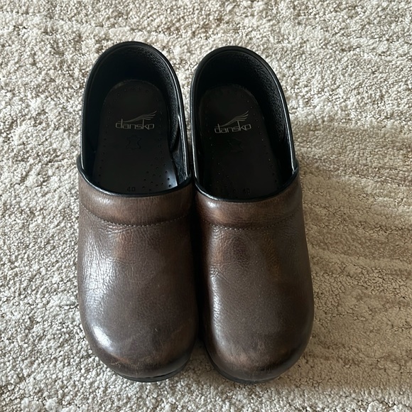 Women’s Dansko Brown Clogs Size 40 - Picture 1 of 9